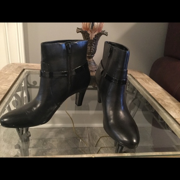 Black leather booties - Picture 2 of 4